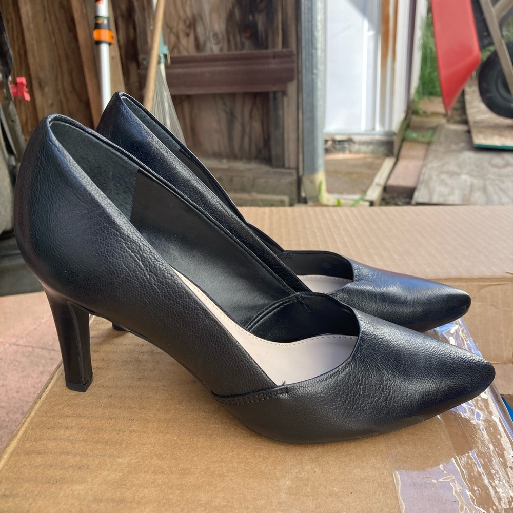 Franco Sarto black leather heels/pumps, size 5/35